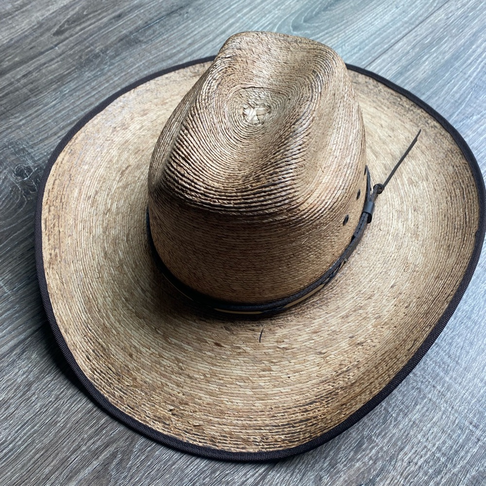 Jason Aldean cowboy hat by Resistol excellent condition -pet and smoke free home